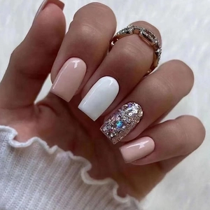 Faux Ongles À Presser Carrés Moyens Champagne Blanc Lait Brillant Pailleté Ongles Artificiels Pour Femmes Doux Style Ins