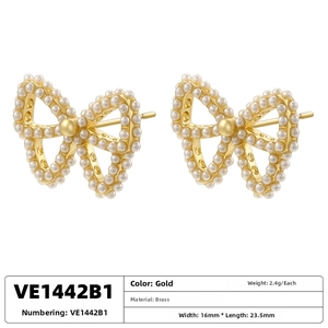 Detailed size and weight specs of gold butterfly stud earrings with small white pearls