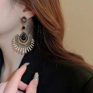 Boucles d'oreilles vintage en forme d'éventail avec pierres noires et strass brillants