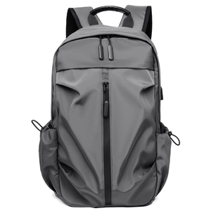 Zaino casual grigio impermeabile con porta USB e scomparti multipli per il pendolare