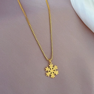 Minimalist titanium steel snowflake pendant necklace with gold finish for women