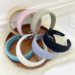 Women Vintage Knitted Plush Headband Solid Color Wide Brim And Metal Wave Spiral Hair Hoop Fashion Headpiece