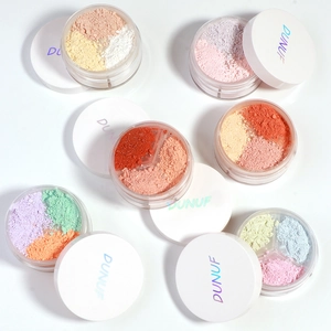 Détail de la poudre libre mate DUNUF en plusieurs teintes pastel douces et variées