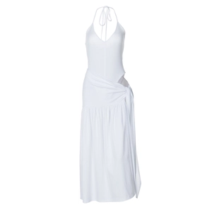 Weißes rückenfreies Neckholder-Body-Set mit passendem Wickelrock und hohem Schlitz