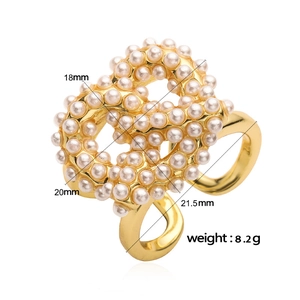 Detailed size specifications for the gold pearl knot ring showing dimensions and 8.2g weight