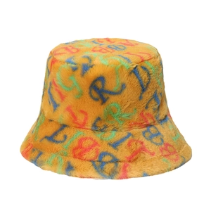 Warmer orangefarbener Plüsch-Anglerhut mit bunten Buchstaben-Prints für den Winter