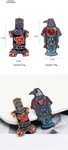 Détails des broches émaillées chevalier et corbeau avec dimensions et mesures de poids