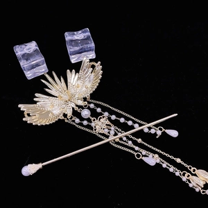 Golden Chinese hair pin with elegant wing design, white pearls and long tassel pendant