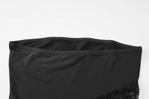 Détail de la dentelle noire et couture de la taille élastique sur un haut tube