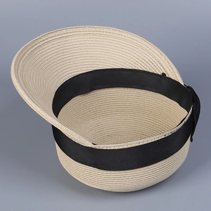 Elegante cappello di paglia beige con fiocco nero, visiera parasole estiva di stile