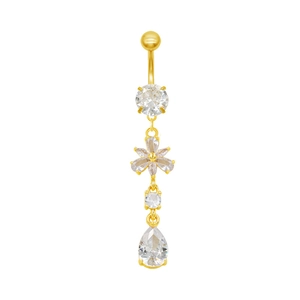 Détails d'un piercing de nombril doré orné d'une fleur en zircon et d'un pendentif en goutte