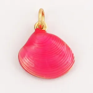 Vue détaillée du pendentif coquillage rose 14x11mm avec boucle dorée et cotes précises