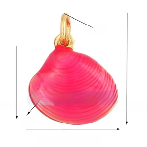 Detail view of pink scallop shell pendant with dimensions 14x11mm and golden metal loop