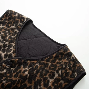 Women's leopard print reversible V-neck cotton vest with quilted lining and black buttons