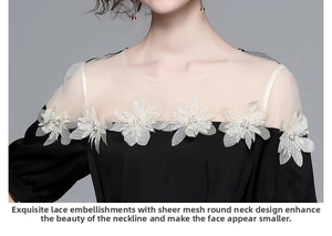 Détail du décolleté en mesh blanc avec appliques florales 3D et perles sur robe noire