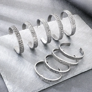 Βραχιόλι Viking Celtic Knot για Άνδρες από Ατσάλι Τιτανίου Αντίκ Ασημί Valknut Odin Rune Κοσμήματα Σκανδιναβικής Μυθολογίας