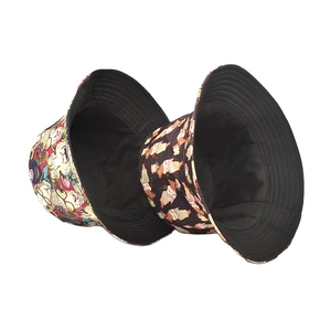 Chapeau bob d'été avec motifs de moutons en bande dessinée et coutures détaillées