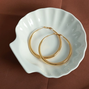Élégantes boucles d'oreilles créoles dorées creuses en acier inoxydable poli pour femme