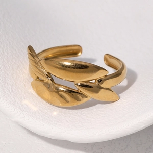 Adjustable 18k gold plated stainless steel open ring with overlapping leaf design
