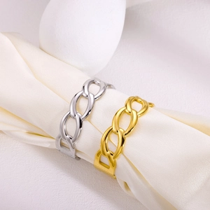 Adjustable chain link rings in gold and silver finish, minimalist jewelry for women