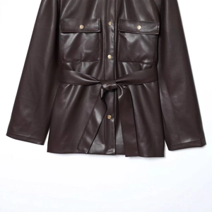 Veste longue femme en similicuir marron foncé avec ceinture et poches à rabat