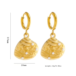 Detail showing 37mm shell-shaped gold earrings with pearls and weight measurements