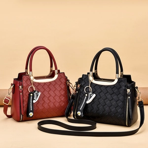 Business casual tote bag in black and dark red leather with woven diamond pattern