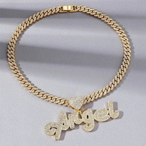 Collier chaîne cubaine dorée avec fermoir cœur et grand pendentif Angel brillant