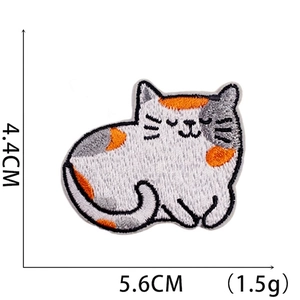 Detailed view of calico cat embroidery patch with precise 5.6cm x 4.4cm size measurements