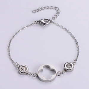 Detailed close-up of a zircon clover bracelet with adjustable chain and lobster clasp
