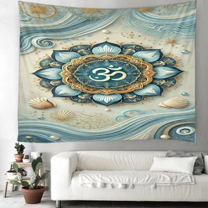 Détail de la tenture mandala bleu et or avec le symbole Om et des motifs marins