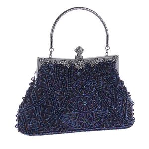 Dettaglio borsa da sera vintage con perline blu scuro e telaio in metallo argento