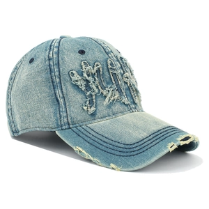 Casquette de baseball en denim délavé bleu clair vintage avec broderie effilochée