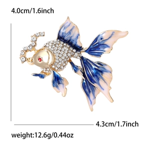 Détails de broche poisson rouge avec dimensions 4,0cm x 4,3cm et poids de 12,6g