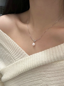 Detailed view of s925 silver knot necklace with a natural freshwater pearl on the neck