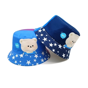 Kinder Fischerhut Set mit Bären-Cartoon in Hellblau und Marineblau mit Sternmuster