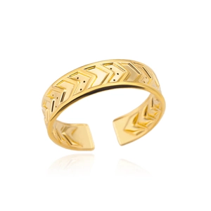 Detail of 18k gold plated adjustable ring featuring V-shape textured pattern and micro-dots