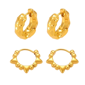 Lot de créoles martelées et boucles d'oreilles à rivets en acier doré à l'or 18 carats