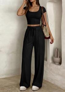 Ensemble noir deux pièces en maille côtelée avec haut ajusté et pantalon large