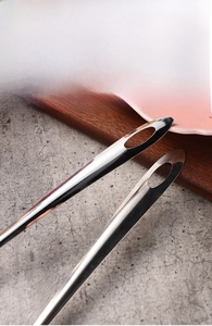 Polished stainless steel handle with oval hanging hole and thickening material detail
