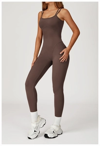 Body de yoga marron foncé dos nu avec bretelles croisées et pantalon long ajusté