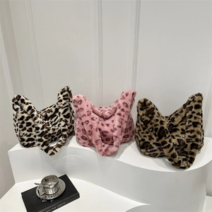 Sacs cabas chic en fausse fourrure à imprimé léopard en plusieurs couleurs style hobo
