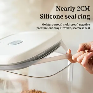 Electric vacuum pet food container with 2cm thick silicone seal for moisture-proof storage