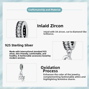 Makroaufnahme vom verspielten S925 Sterlingsilber Katzenanhänger mit Zirkonia-Besatz