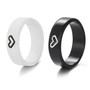 Minimalist black and white heart couple rings 2-piece set in silicone for best friends
