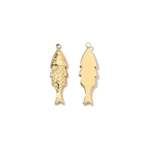 Pendentifs poisson en acier inoxydable doré, vues de face et de dos sur fond blanc
