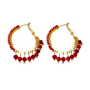 Orecchini a cerchio dorati vintage con nappe di perline rosse e ago in argento sterling