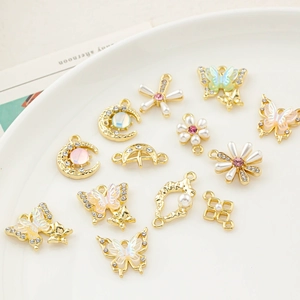 Pendentifs papillon en alliage doré avec perles et cristaux pour création de bijoux DIY