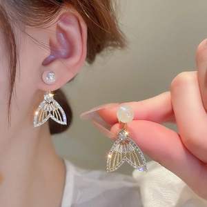 Boucles d'oreilles queue de sirène élégantes avec zircons et perles pour femme