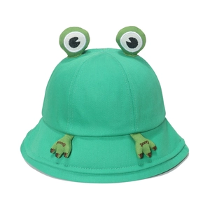 Green cartoon frog bucket hat with 3D eyes and embroidered paws made of cotton canvas